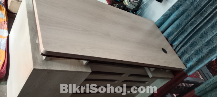 অফিস টেবিল বিক্রয় হবে